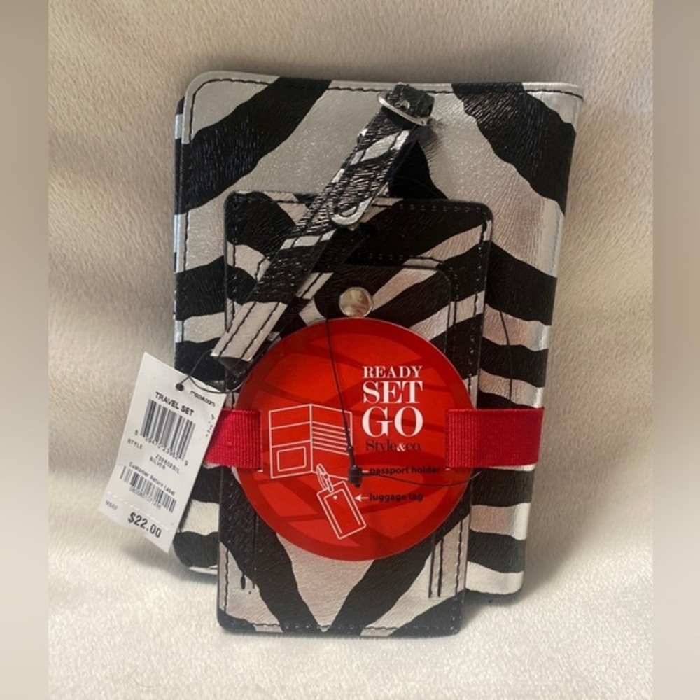 NWT Style&co. Women's Ready Set Go 2-Piece Set Passport Holder And Luggage Tag.